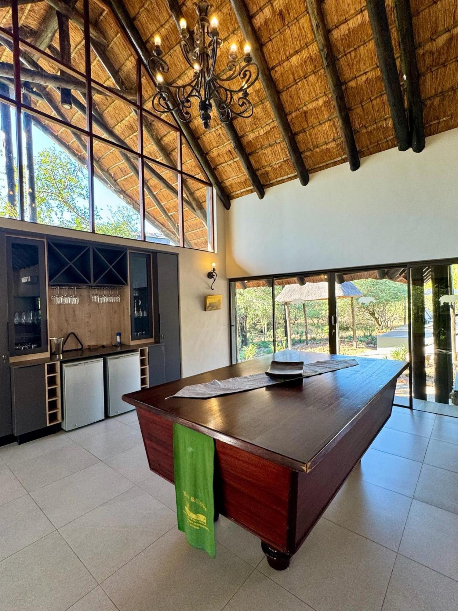 Pangolin Game Lodge - Self Catering, Incl 2 Game Drives Per Day Matlhagame Buitenkant foto