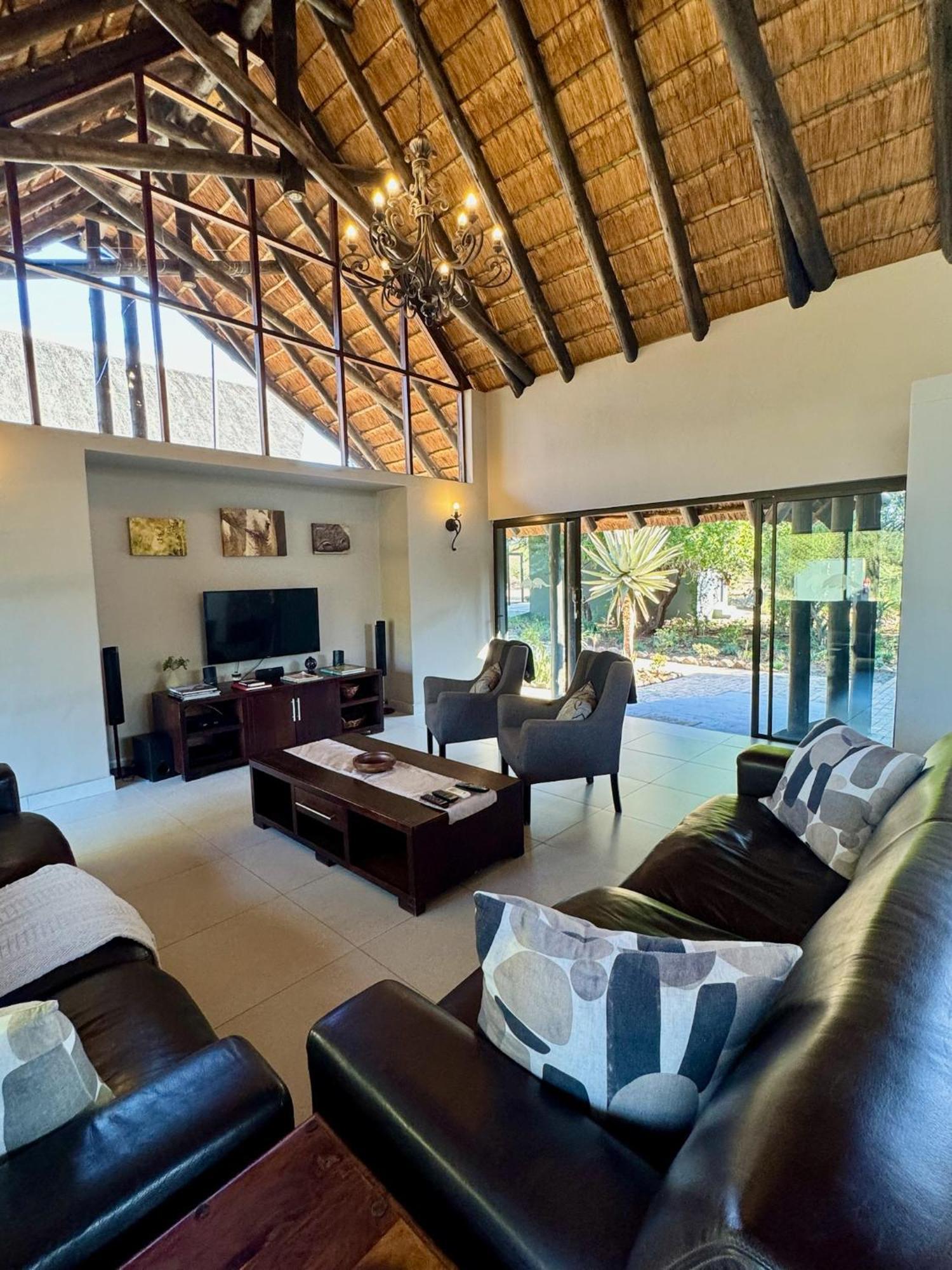 Pangolin Game Lodge - Self Catering, Incl 2 Game Drives Per Day Matlhagame Buitenkant foto